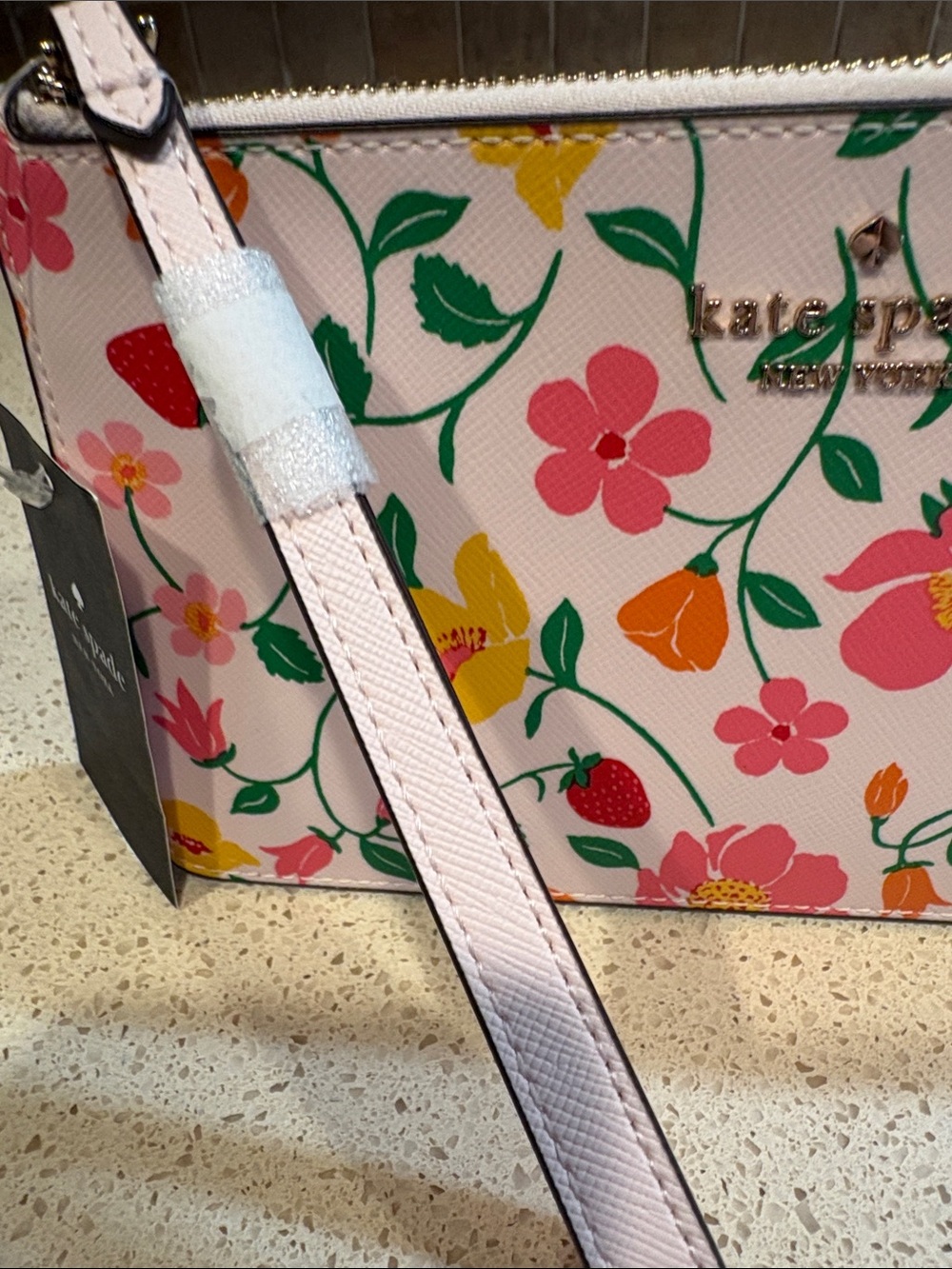 Kate Spade Lucy NWT Strawberry Garden Saffiano Leather Clutch/Wristlet MSRP $129 - Picture 3 of 8